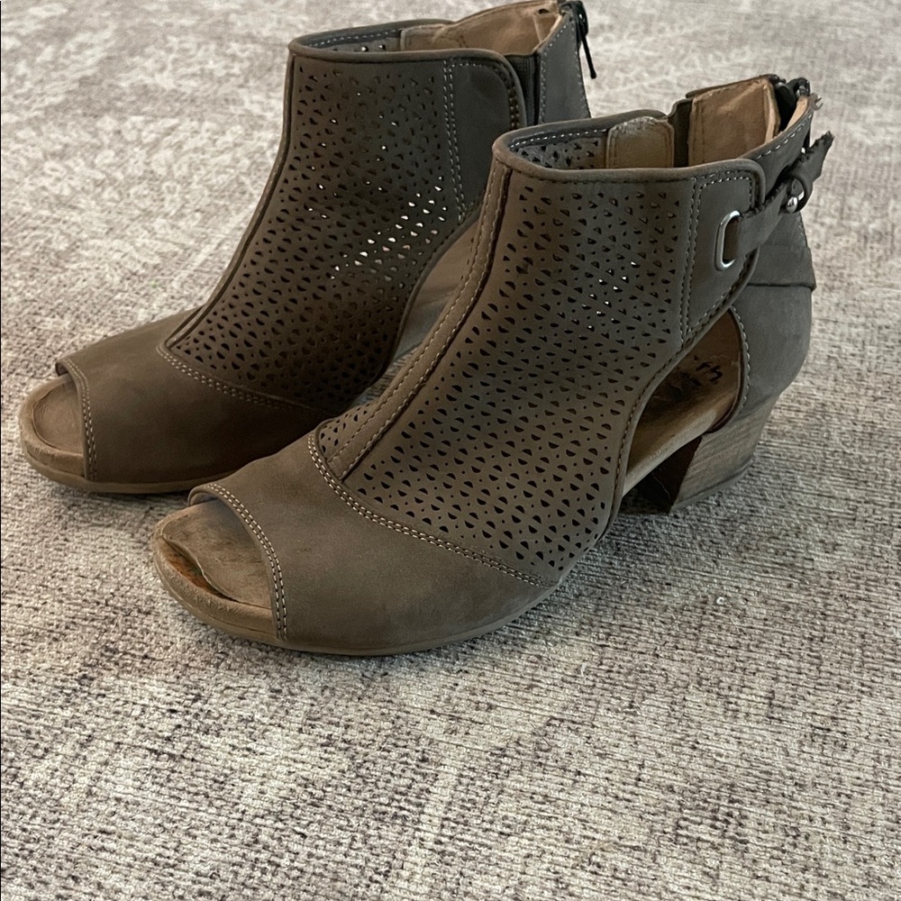 Earth Peep-Toe Ankle Boots Size 7